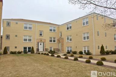 Main picture of 6633 N Northwest Hwy