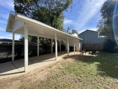 Main picture of 1621 E Brainerd St