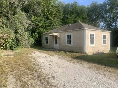 Main picture of 10707 Hickman Mills Dr