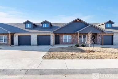 Main picture of 606 E Pams Dr