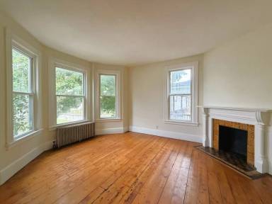 Main picture of 164 Eagle St