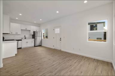 Main picture of 6763 N Elman St