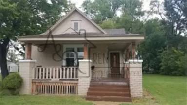 Main picture of 408 W 4th St