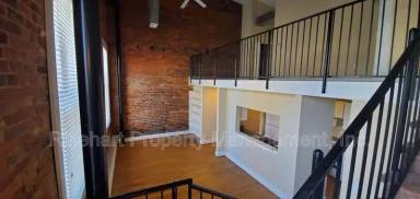 Main picture of 210 E Main St