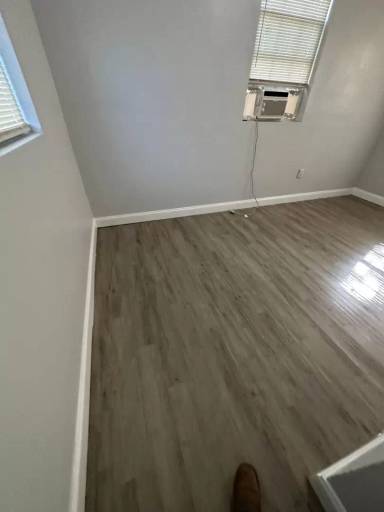 Main picture of 239 Claude St