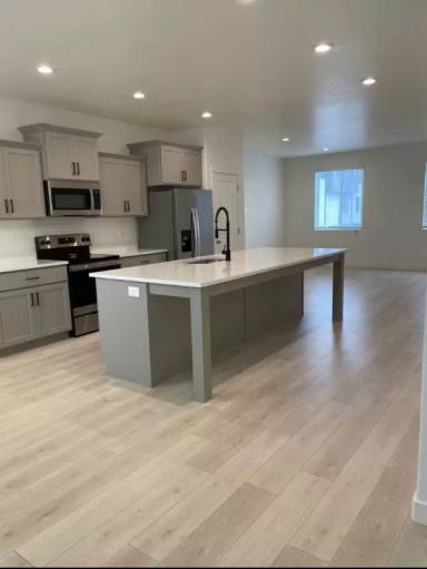 Main picture of 1089 W 520 S