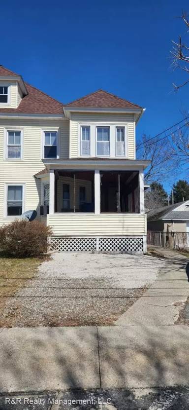 Main picture of 39 Pleasant St