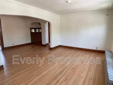 Main picture of 5911 W Burnham St