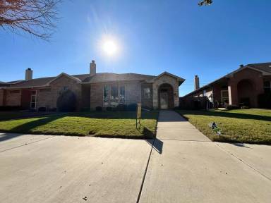 Main picture of 1906 Poinsettia Blvd