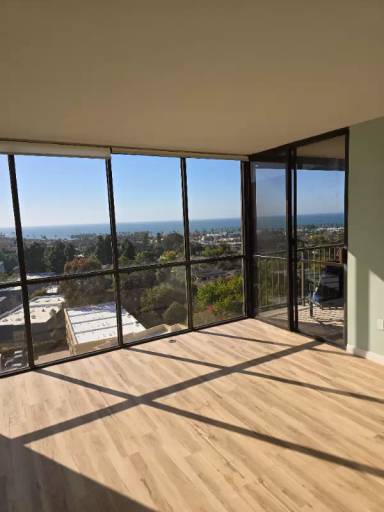 Main picture of 2500 Torrey Pines Rd