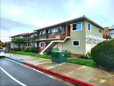 Main picture of 3153 Lincoln Ave