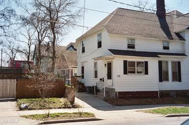 Main picture of 734 Kellogg St SE