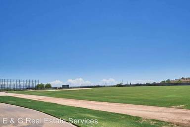 Main picture of 424 E Bluebell Ln