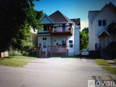 Main picture of 418 N 15th Ave E