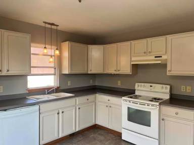Main picture of 2810 E Holmes Ave