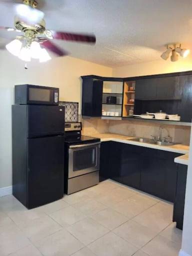 Main picture of 1674 Louis Dr