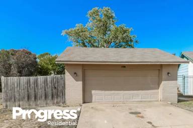 Main picture of 2000 Twisted Oak Cir