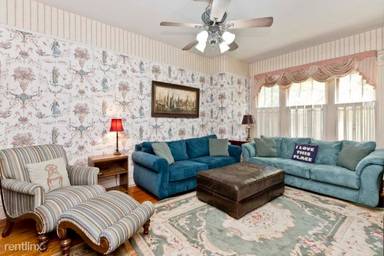 Main picture of 1020 W Altgeld St