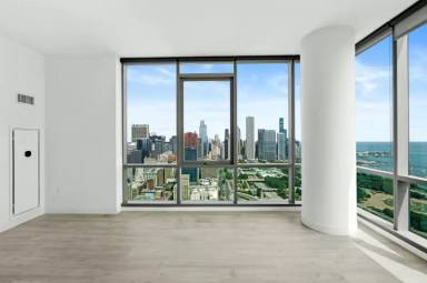 Main picture of 829 S Michigan Ave