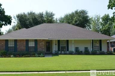Main picture of 404 Mayfair Dr