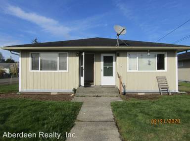 Main picture of 2220 Bay Ave