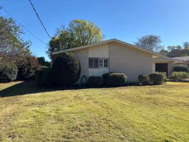 Main picture of 457 E Vanderbilt Loop
