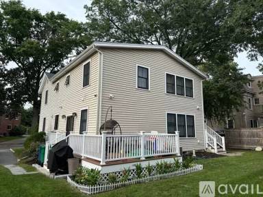 Main picture of 20 Waban St
