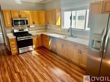 Main picture of 466 E 26th St