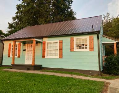 Main picture of 3730 Speedway Cir