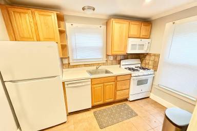 Main picture of 910-38 Dewey Ave