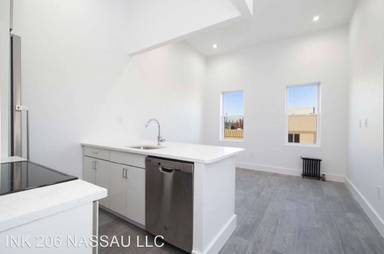 Main picture of 206 Nassau Ave