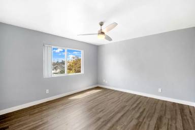 Main picture of 111 E 18th St