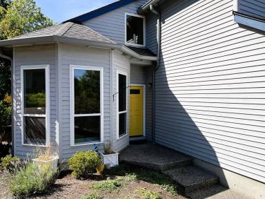 Main picture of 11541 SW 45th Ave