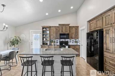 Main picture of 636 N 2040 E