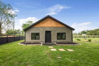 Main picture of 6 Triple Oak Ln