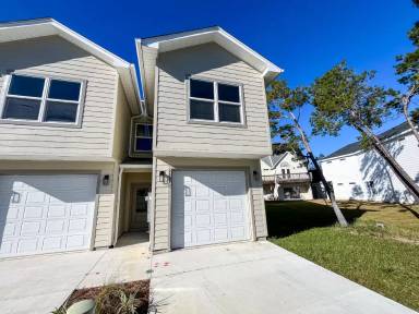 Main picture of 2885 Leahs Ln