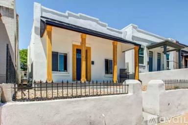 Main picture of 3315 Navajo St