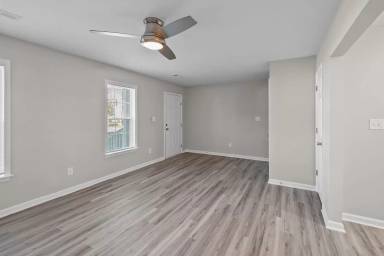 Main picture of Cross Creek Circle Apartments