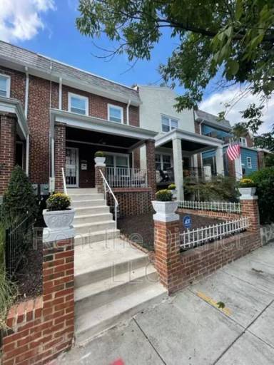 Main picture of 1316 Staples St NE