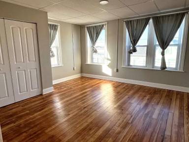 Main picture of 131 E Baltimore St