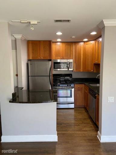 Main picture of 2131 N Larrabee St
