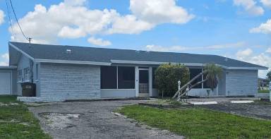 Main picture of 3810 SE 12th Ave