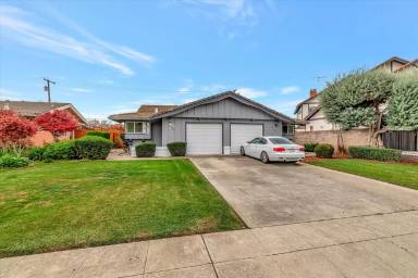 Main picture of 2140 Town and Country Ln