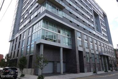 Main picture of 1700 Park Ave