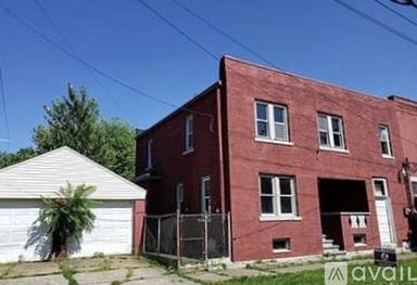 Main picture of 2831 Globe Ave