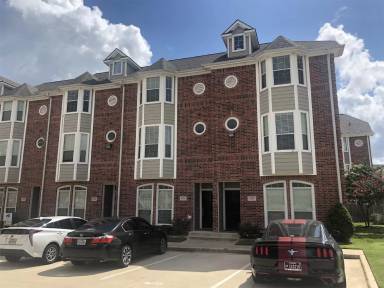 Main picture of Lakeridge Townhomes