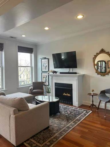 Main picture of 4717 N Kenmore Ave