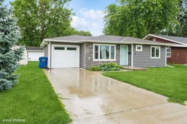 Main picture of 605 Elm St
