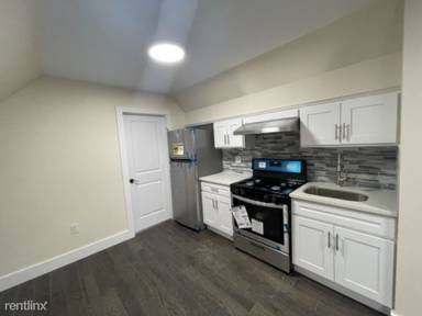 Main picture of 372 E 32nd St