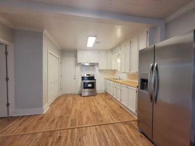 Main picture of 406 N Theriot St